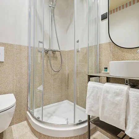 Hotel D'win 2*