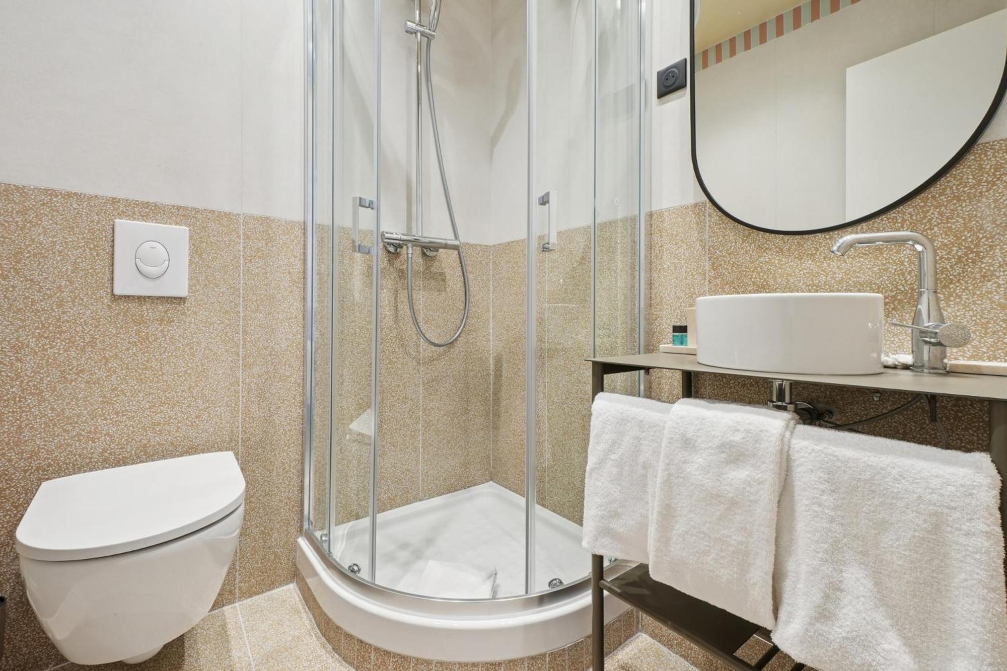Hotel D'win 2*