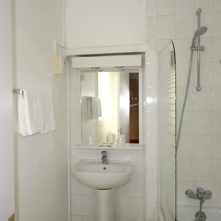 Hotel D'win 2*